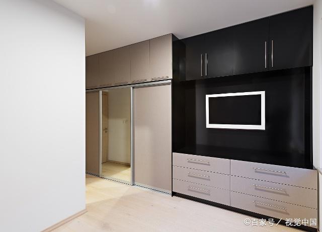 去選“定制衣柜”，帶了設計師閨蜜，4個問題“問倒”商家